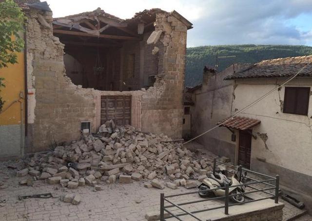 A damaged house is seen following an earthquake in Accumuli di Rieti, central Italy. A damaged house is seen following an earthquake in Accumuli di Rieti, central Italy.