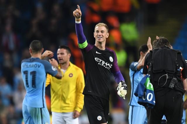 Manchester City's goalkeeper Joe Hart (C) gestures to the crowd after the UEFA Champions League second leg play-off. (AFP Photo)