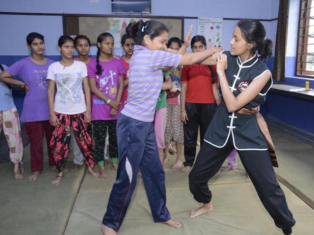 The girls were taught by a 16-year-old from USA who holds a brown belt in Taekwondo.(Sakib Ali/HT Photo)