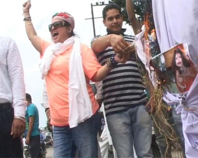 Actor Dolly Bindra holding a protest against Radhe Maa in Mukerian on Thursday. (Harpreet Kaur/HT Photo)
