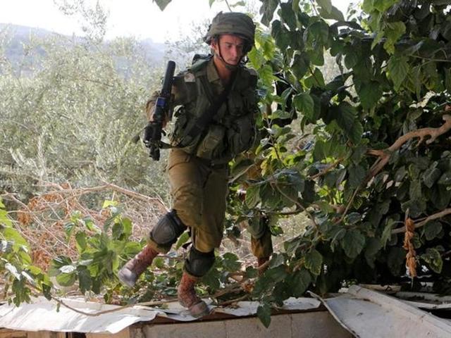 Israeli soldiers conduct a search near the scene where Palestinian Sari Abu Ghrab was shot dead by Israeli troops near the West Bank village of Madama near Nablus August 24, 2016. (Reuters) Israeli soldiers conduct a search near the scene where Palestinian Sari Abu Ghrab was shot dead by Israeli troops near the West Bank village of Madama near Nablus August 24, 2016. (Reuters)