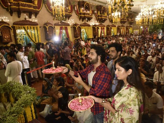 Television actors offer prayers during Maha Aarti at the ISKCON temple in Girgaon on Thursday. (Arijit Sen/HT) Television actors offer prayers during Maha Aarti at the ISKCON temple in Girgaon on Thursday. (Arijit Sen/HT)