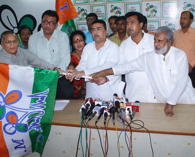 After Nandigram, Suvendu was given the charge of Jangalmahal, the districts of West Midnapore, Purulia and Bankura. He successfully expanded the party’s base against CPI(M) cadres in the three districts . (HT Photo) After Nandigram, Suvendu was given the charge of Jangalmahal, the districts of West Midnapore, Purulia and Bankura. He successfully expanded the party’s base against CPI(M) cadres in the three districts . (HT Photo)