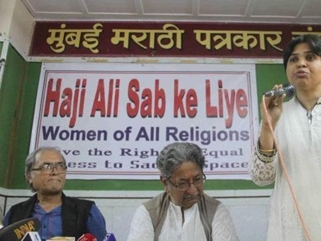 Activist Trupti Desai speaks at a press conference in Mumbai.(Bhushan Koyande/ HT PHOTO)
