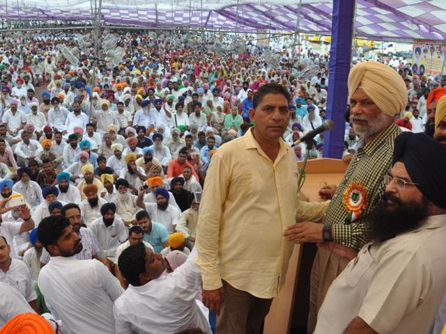 Rural development and panchayat minister Surjit Singh Rakhra addressing a rally in Samana on Thursday. (HT Photo) Rural development and panchayat minister Surjit Singh Rakhra addressing a rally in Samana on Thursday. (HT Photo)
