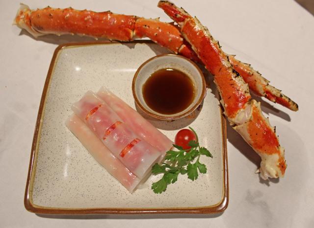 The slithery, silky wrapping of the king crab cheung fun steals the show, although almost everything is a little saltier than it should be. (Satyabrata Tripathy / HT Photo)