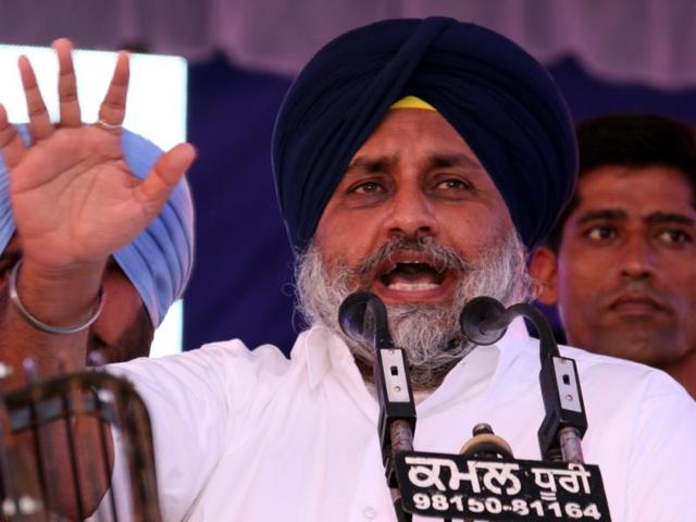 Punjab deputy chief minister Sukhbir Singh Badal addressing a gathering during SAD rally at Mour Mandi in Bathinda on Thursday.(Sanjeev Kumar/HT Photo)