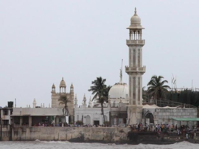 File photo of the Haji Ali Dargah in Mumbai.(Kalpak Pathak/HT Photo)