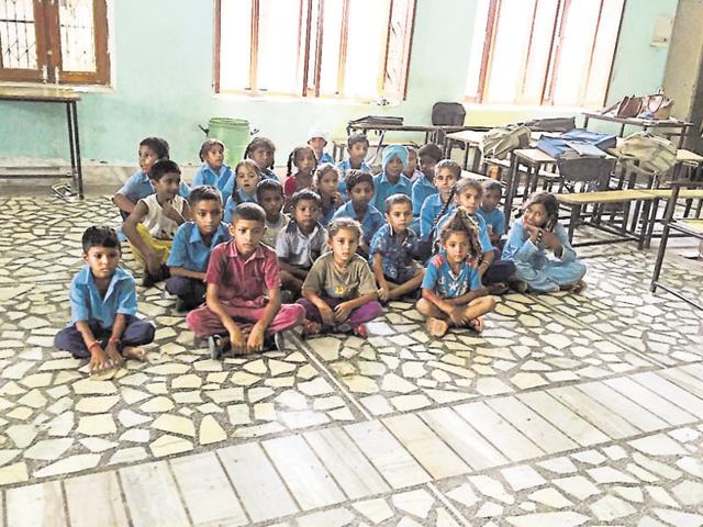 Students taking lessons in the hall of a gurdwara in Kaler village on Thursday. (HT Photo) Students taking lessons in the hall of a gurdwara in Kaler village on Thursday. (HT Photo)