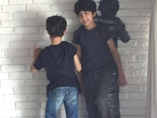 Hrithik Roshan gave a message to his fans by posting the picture of his kids. (Twitter)
