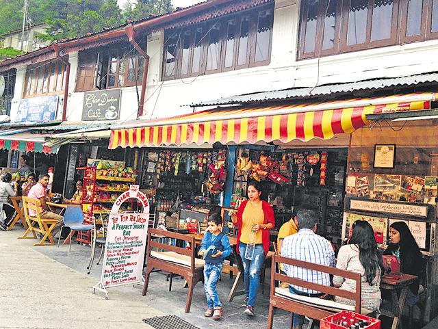Try the amazing hot coffee and ginger honey tea at one of the shops at Char Dukan. (Photo: Ruchika Kher)