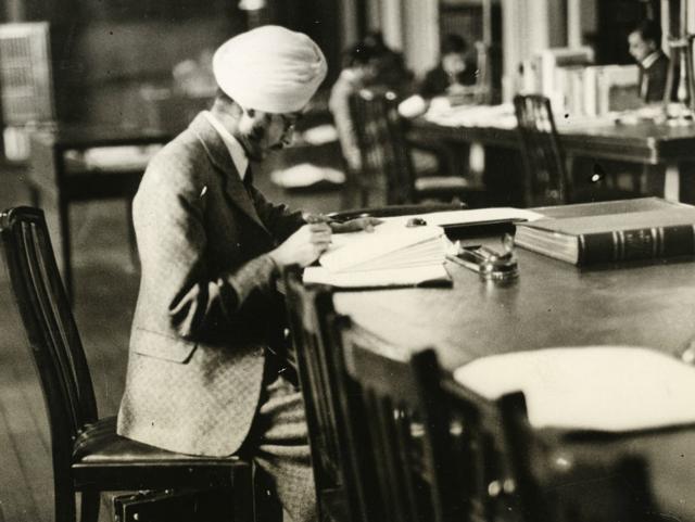 An Indian student studies in the SOAS library in the 1930s. (SOAS archives)