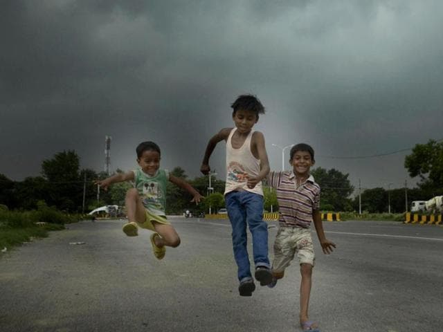 Kids enjoy the weather at Ranjit Avenue in Amritsar on Saturday. (Sameer Sehgal/HT Photo)