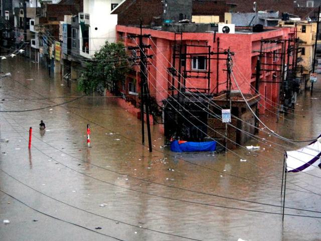 A waterlogged Sirki Bazaar in Bathinda on Saturday. (Sanjeev Kumar/HT Photo)