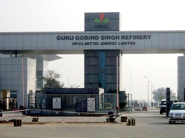 Trucks after being damaged in a clash between transporters outside the refinery in Bathinda on Thursday. (HT Photos) Trucks after being damaged in a clash between transporters outside the refinery in Bathinda on Thursday. (HT Photos)