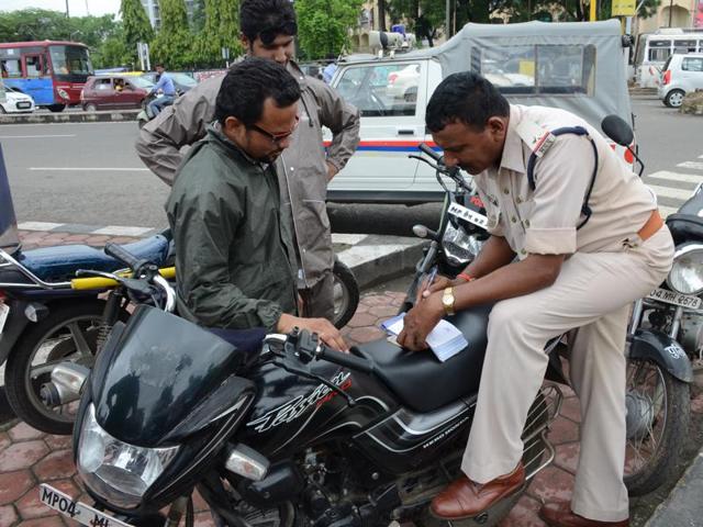 In August alone, traffic police have sent 306 licences for cancellation to the regional transport authority, police said.(HT file)