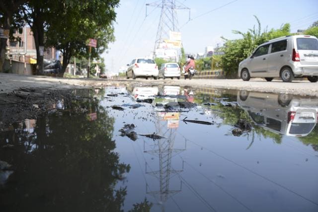 Choked drains often result in sewage overflow in Sector 14, Vasundhara. (Sakib Ali/HT Photo) Choked drains often result in sewage overflow in Sector 14, Vasundhara. (Sakib Ali/HT Photo)