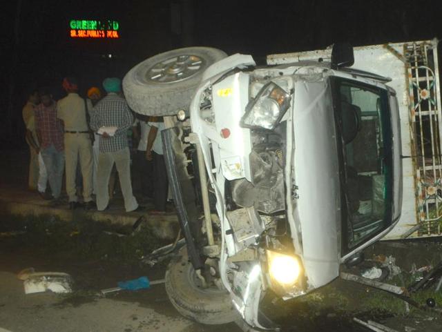 Police at the accident site near the Jalandhar bypass chowk in Ludhiana on Friday. (HT Photo) Police at the accident site near the Jalandhar bypass chowk in Ludhiana on Friday. (HT Photo)
