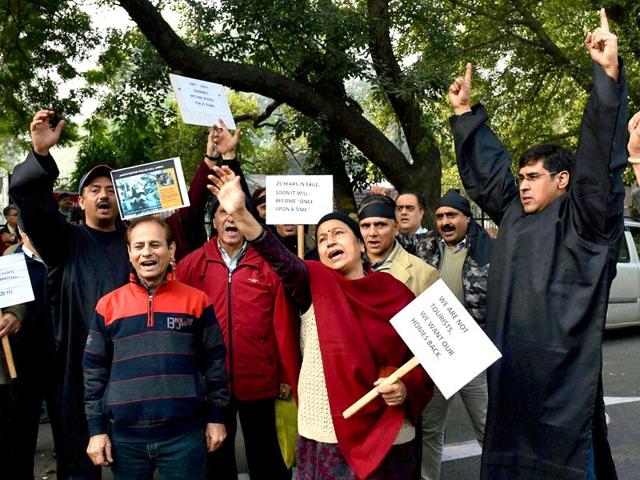 Kashmiri Pandits Hold Candle Light March In Jammu | Latest News India ...