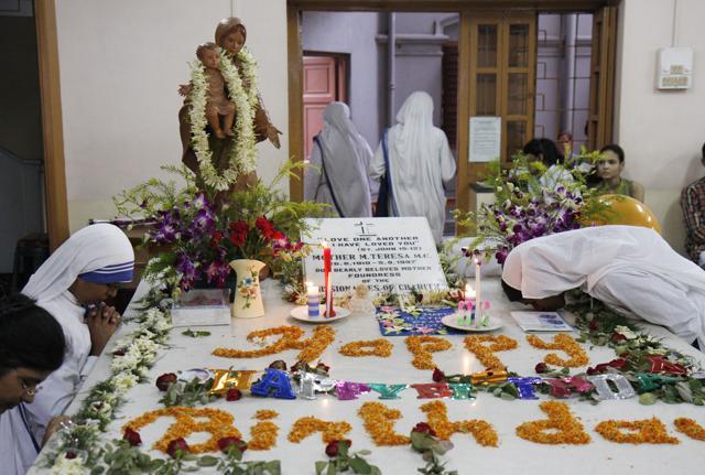 On Mother Teresa’s 98th birth anniversary at Kolkata’s Missionaries of Charity. (Subhankar Chakraborty/Hindustan Times) On Mother Teresa’s 98th birth anniversary at Kolkata’s Missionaries of Charity. (Subhankar Chakraborty/Hindustan Times)