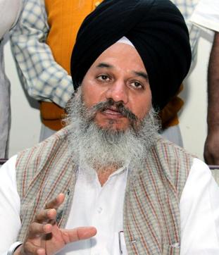 Karimpuri said if Chhotepur was really serious about the welfare of the ‘aam aadmi’ (common man), he should join the BSP. (HT Photo)