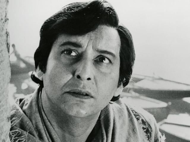 A still from the film Jai Baba Felunath. Satyajit Ray’s son and film director Sandip Ray has advised the organisers on the theme that will be replicated by Kumartuli artisan Bapi Das.(YouTube) A still from the film Jai Baba Felunath. Satyajit Ray’s son and film director Sandip Ray has advised the organisers on the theme that will be replicated by Kumartuli artisan Bapi Das.(YouTube)