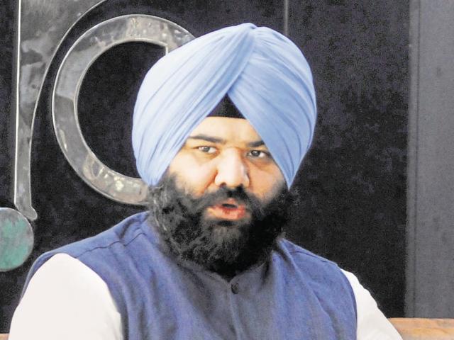 Head of AAP legal cell Himmat Singh Shergilll questioned Chhotepur’s silence on Kejriwal’s alleged ‘remarks’ .(Anil Dayal/HT File)