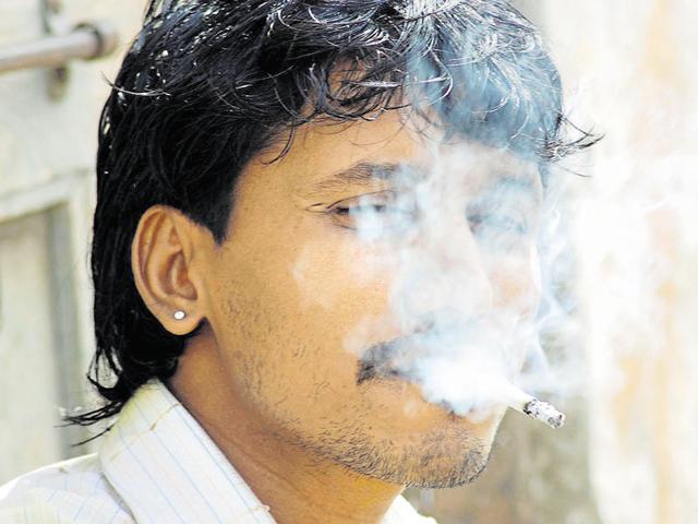 No smokers seem to care about the law due to the police laxity in taking action against them.(HT File Photo) No smokers seem to care about the law due to the police laxity in taking action against them.(HT File Photo)