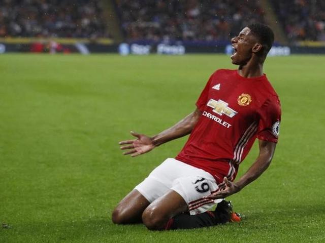 Manchester United were frustrated in wet conditions by Hull’s dogged defending before the 18-year-old Rashford struck by converting Wayne Rooney’s cross. (REUTERS) Manchester United were frustrated in wet conditions by Hull’s dogged defending before the 18-year-old Rashford struck by converting Wayne Rooney’s cross. (REUTERS)