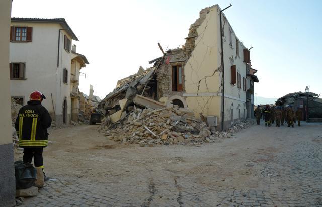 Firefighters and servicemen inspect the rubble and debris in the damaged central Italian village of Amatrice. (AFP Photo) Firefighters and servicemen inspect the rubble and debris in the damaged central Italian village of Amatrice. (AFP Photo)