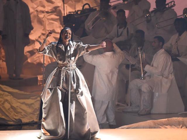 Rihanna performs onstage during the 2016 MTV Music Video Awards at Madison Square Garden . Rihann won the The Video Vanguard Award. (AFP) Rihanna performs onstage during the 2016 MTV Music Video Awards at Madison Square Garden . Rihann won the The Video Vanguard Award. (AFP)