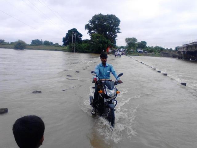 The merriment of monsoon is often hampered by rain-struck vehicles. (HT photo) The merriment of monsoon is often hampered by rain-struck vehicles. (HT photo)