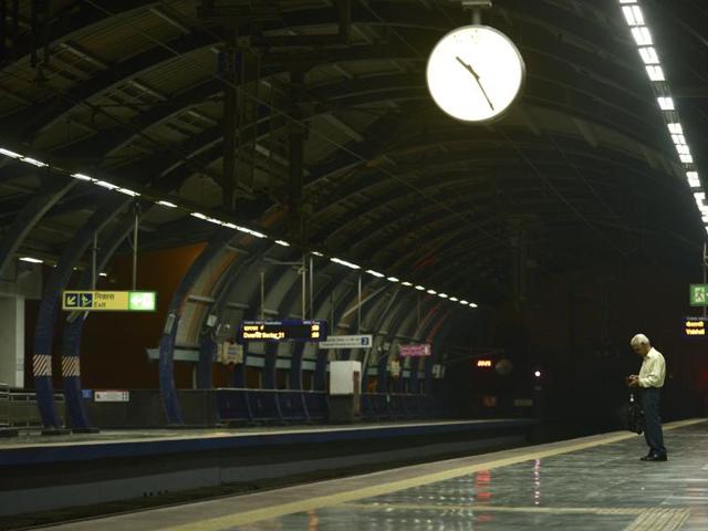 An elderly man waits for the last train on the Blue Line, which runs from Dwarka to Vaishali in New Delhi on Monday. (Arun sharma/ht) 