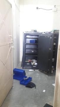 The looted safe at Manappuram gold loan firm in Rama Mandi area on the Jalandhar-Hoshiarpur highway on Monday. (Pardeep Pandit/HT Photo)