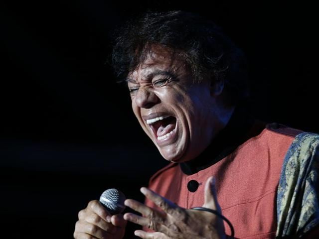 Legendary Mexican singer Juan Gabriel dies - Hindustan Times