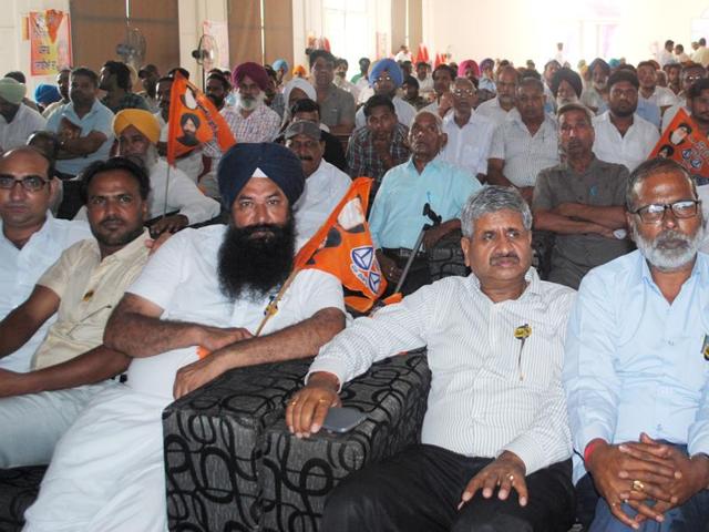 MLA Sarup Chand Singla, (third from right) Mayor Balwant Rai Nath (second from right) during SAD meeting at Jeet Palace in Bathinda on Sunday.(HT Photo)