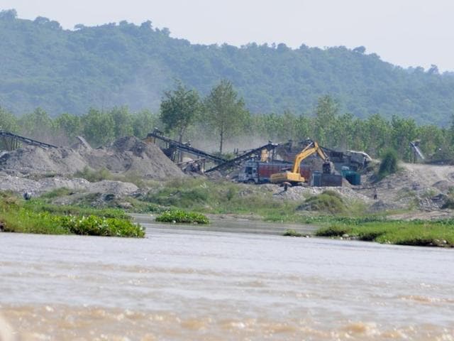 Sand being mined along the Sutlej at Nangrah near Nangal in Rupnagar district. (Anil Dayal/HT Photo) Sand being mined along the Sutlej at Nangrah near Nangal in Rupnagar district. (Anil Dayal/HT Photo)