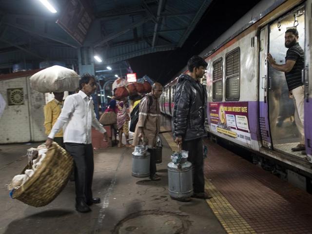 Milkmen and vendors catch the 2:35am first local train from Karjat to Mumbai on Saturday. (Pratik Chorge/HT ) 