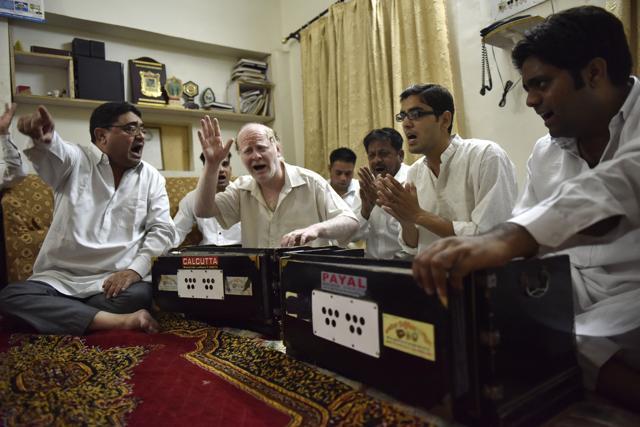Qawwal Jawed Irshad performs qawwali at his home with other of his colleagues. (Saumya Khandelwal/HT Photo) Qawwal Jawed Irshad performs qawwali at his home with other of his colleagues. (Saumya Khandelwal/HT Photo)