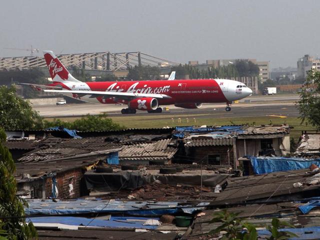 The Mumbai airport is not able to keep up with the surging passenger traffic (Hindustan Times) The Mumbai airport is not able to keep up with the surging passenger traffic (Hindustan Times)