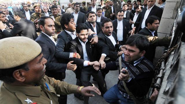 Lawyers assaulting a journalist outside Patiala House Court in New Delhi on February 17, 2016. (Hindustan Times) Lawyers assaulting a journalist outside Patiala House Court in New Delhi on February 17, 2016. (Hindustan Times)