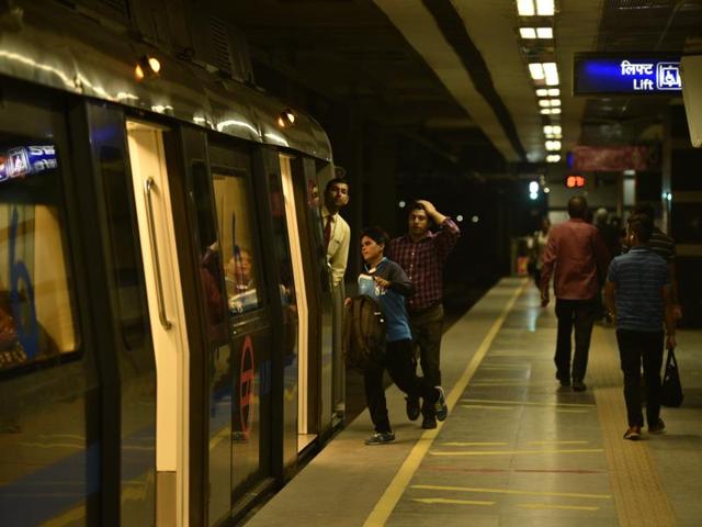 Commuters rush to catch the last Metro train on the Blue Line which runs from Dwarka to Vaishali in New Delhi on Monday. (Arun Sharma/HT ) 