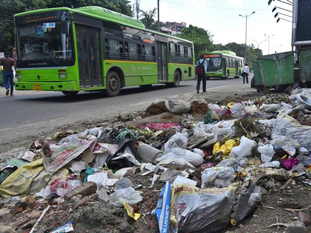 Similar to a “bin tax” in the UK, the garbage fee follows the government’s municipal solid waste management rules. (HT file photo) Similar to a “bin tax” in the UK, the garbage fee follows the government’s municipal solid waste management rules. (HT file photo)