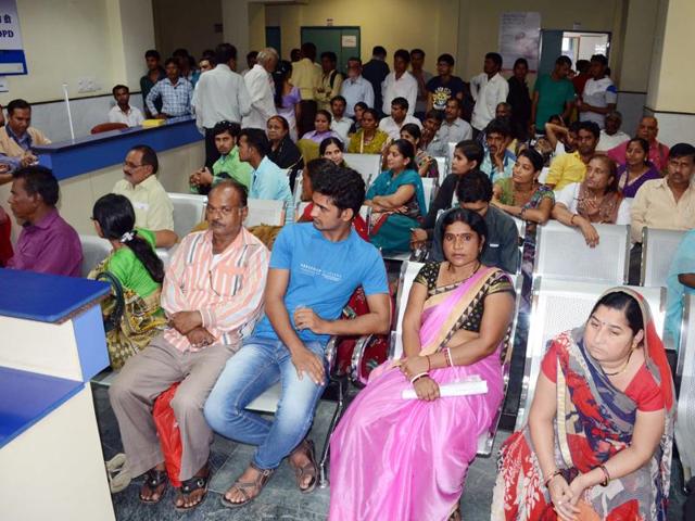 Dengue and diarrhoea patients at AIIMS in Bhopal recently. (HT file photo) Dengue and diarrhoea patients at AIIMS in Bhopal recently. (HT file photo)