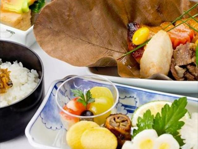 7. All Nippon Airways. In-flight menus are developed by an international culinary panels. (All Nippon Airways Facebook) 
