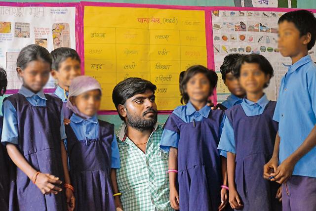 Ashish Shrivastava with students at a workshop in Chhattisgarh.(Handout image/Faces of children have not been revealed as they are in conflict areas)