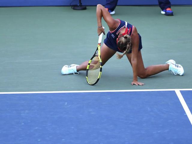 Monica Puig of Puerto Rico competes against Saisai Zheng of China. (AFP Photo) 