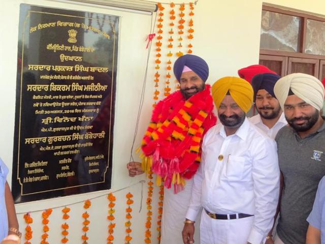 Punjab cabinet minister Bikram Singh Majithia inaugurating a community at Babbehali village near Gurdaspur on Tuesday. (HT Photo) Punjab cabinet minister Bikram Singh Majithia inaugurating a community at Babbehali village near Gurdaspur on Tuesday. (HT Photo)
