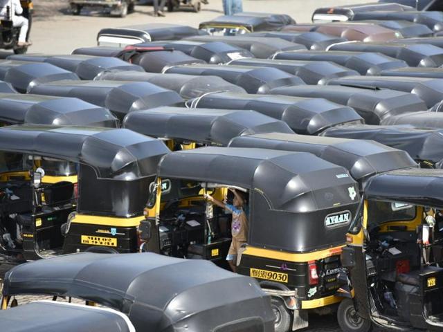 Auto rickshaws stayed off the roads to protest against cab aggregators such as Uber and Ola at Lokmanya Tilak Terminus on Wednesday. (kunal patil/HT photo)