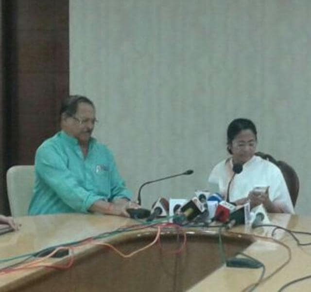 West Bengal panchayat and rural development minister Subrata Mukherjee and chief minister Mamata Banerjee at Nabanna. (HT Photo ) West Bengal panchayat and rural development minister Subrata Mukherjee and chief minister Mamata Banerjee at Nabanna. (HT Photo )
